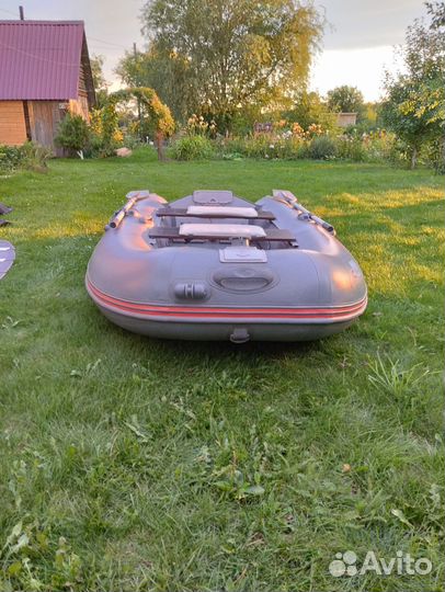 Лодка с мотром