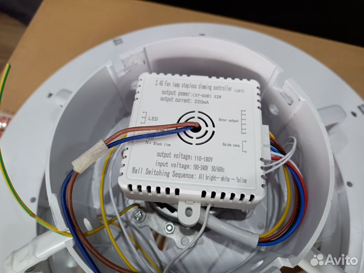 Продам потолочный вентилятор с освещением