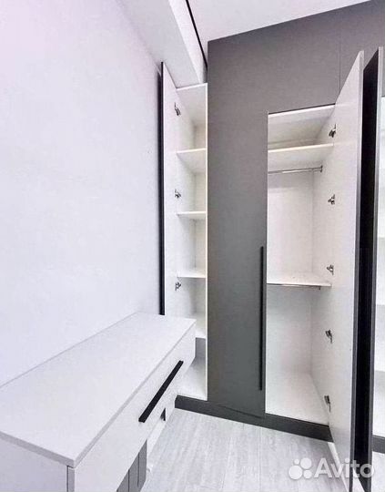 Шкаф с встроенной гладильной доской