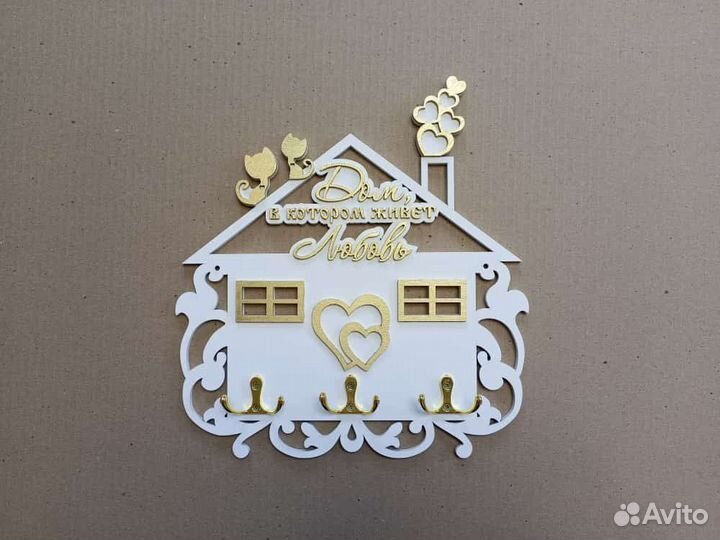 Ключница настенная из дерева 30х28см