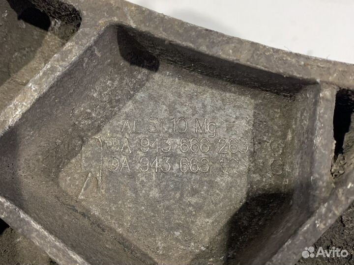 A9436662631 кронштейн нижней подножки правый MB Ac