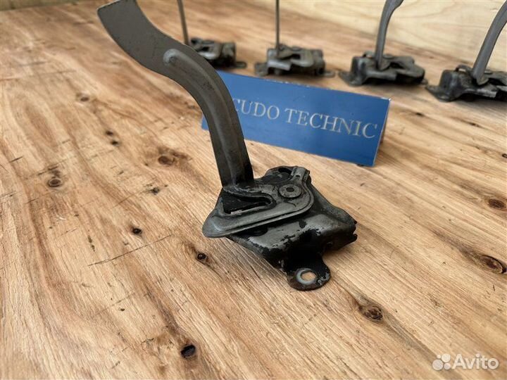 Замок капота Suzuki Escudo TD54W J20A 2007