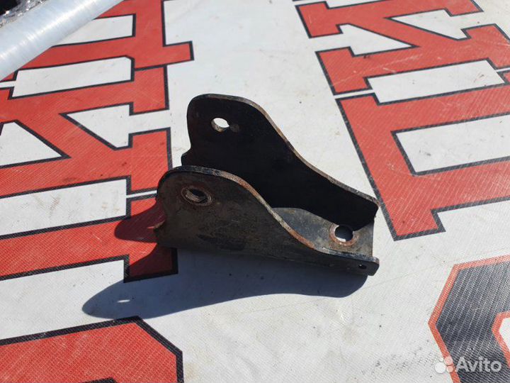 Кронштейн кпп передний Mitsubishi Lancer CS1A 4G13