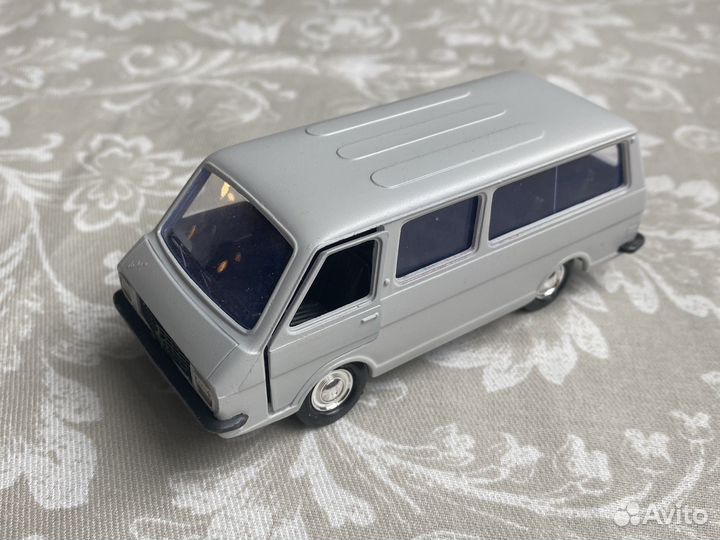 Модель автомобиля Раф 2203