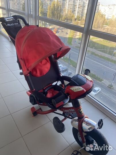 Трехколесный велосипед с ручкой