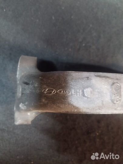 Кулак поворотный передний левый Hyundai Genesis