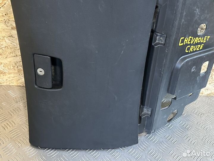 Бардачок Chevrolet Cruze J300