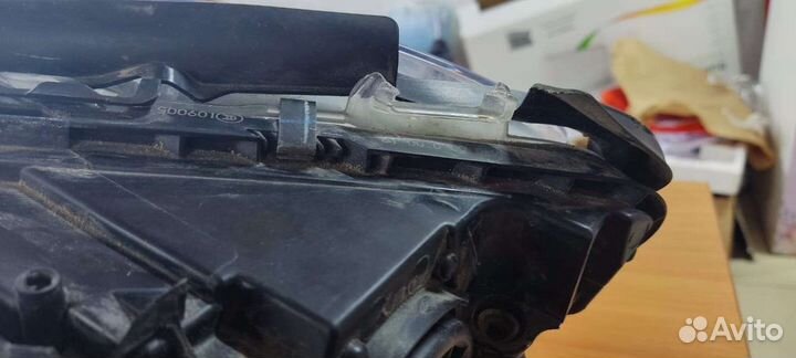 Фара правая Mercedes-Benz M- klasse W166 Ксенон