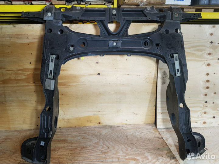 Балка поперечная передняя Mercedes-Benz B-Class