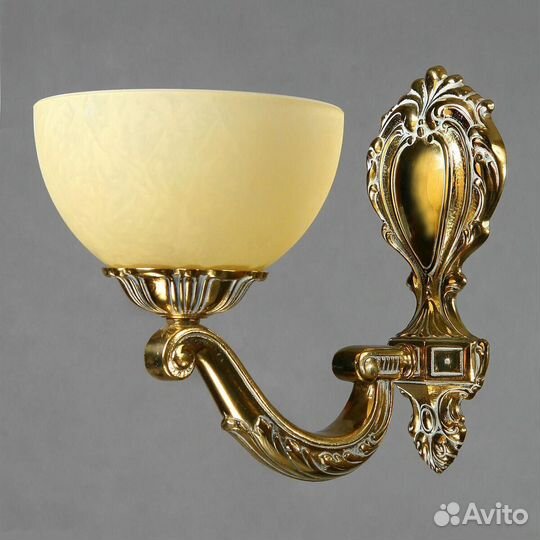 Бра настенный металлический со стеклом