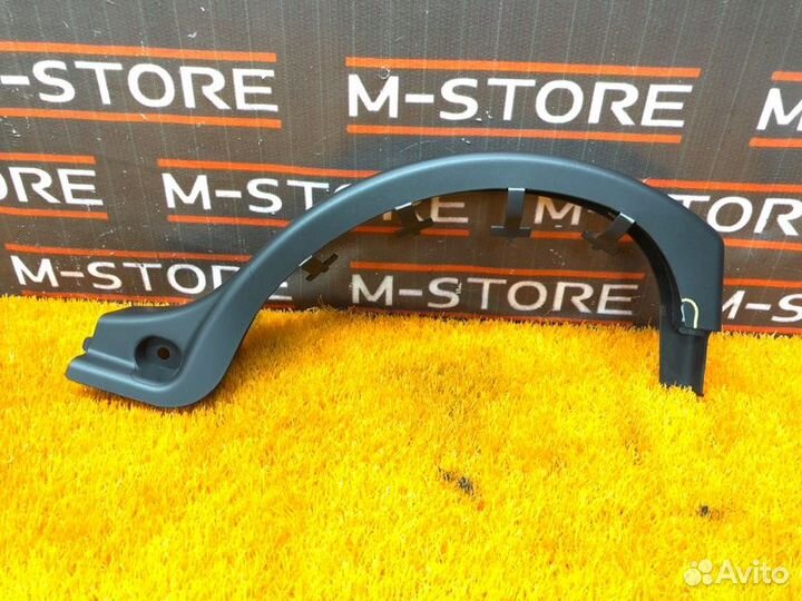 Накладка петли багажника левая Mercedes-Benz