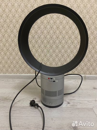 Вентилятор Dyson AM01