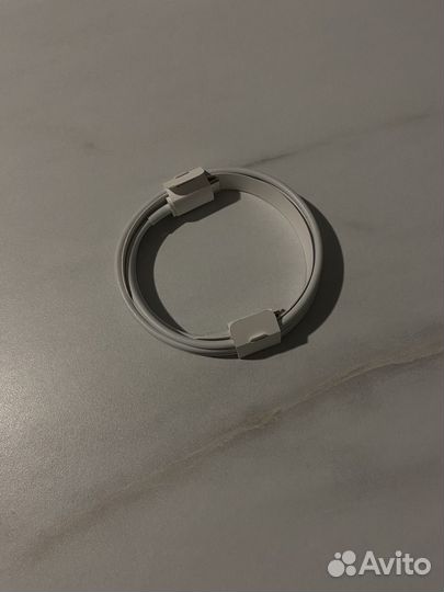 Оригинальная зарядка на iPhone