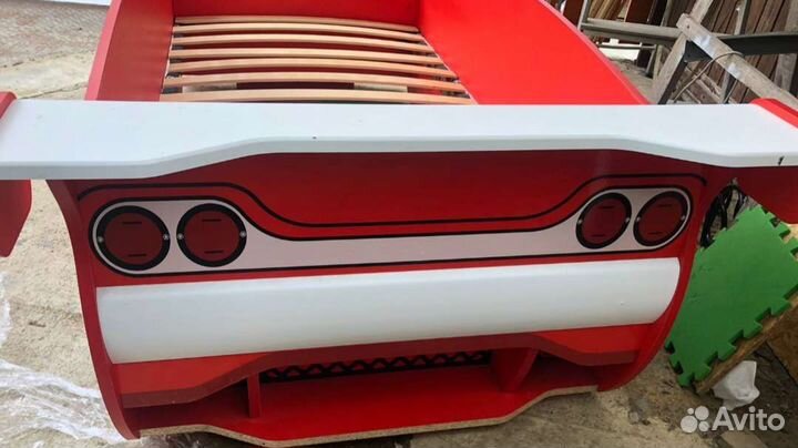 Детская кровать машина