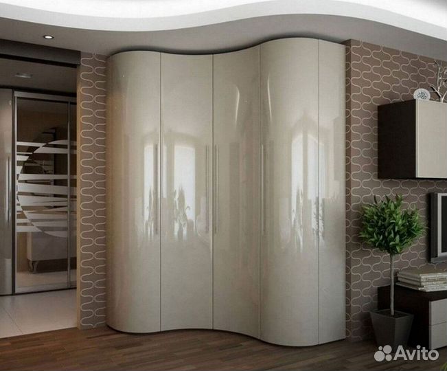 Угловой шкаф