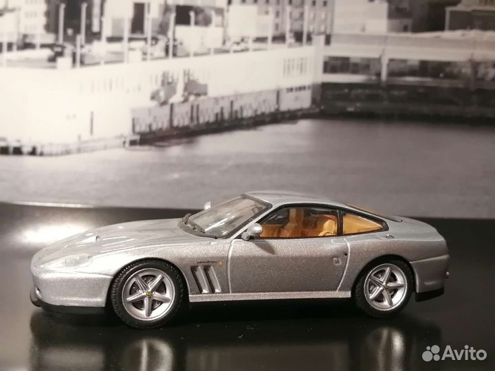 Модель автомобиля Ferrari 1/43