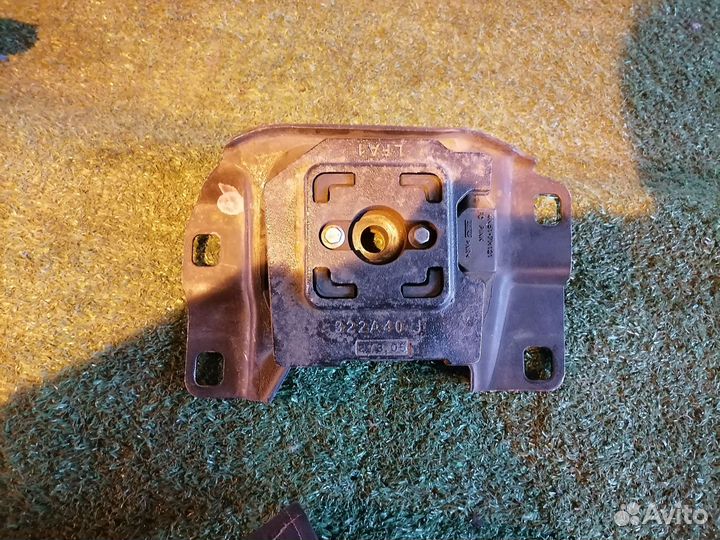 Опора двигателя (подушка двс) левая 4N517M121 Volv