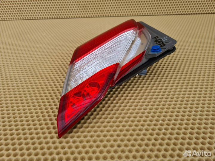 Фонарь в крышку багажника задний правый Infiniti
