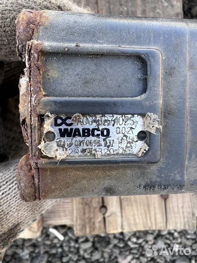 Кран уровня пола Mercedes Actros MP4