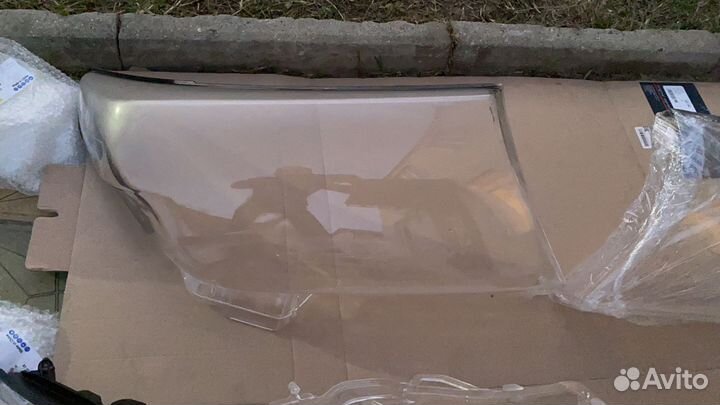 Стекло на фару Toyota Land Cruiser 200