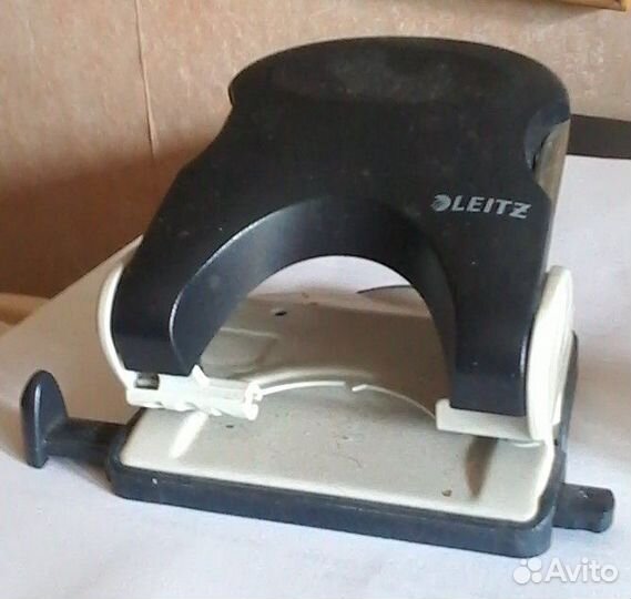 Дырокол leitz