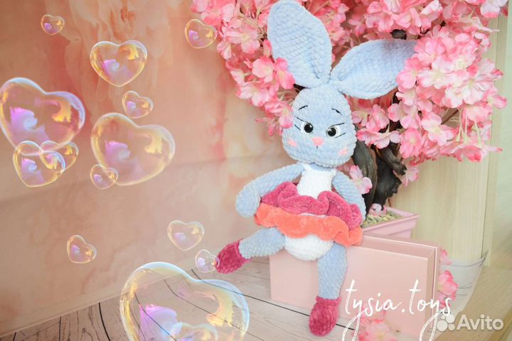 Вязанный зайка-танцор