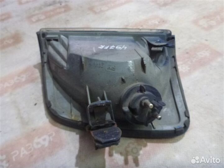 Поворотник передний правый Mercedes-Benz E-Class