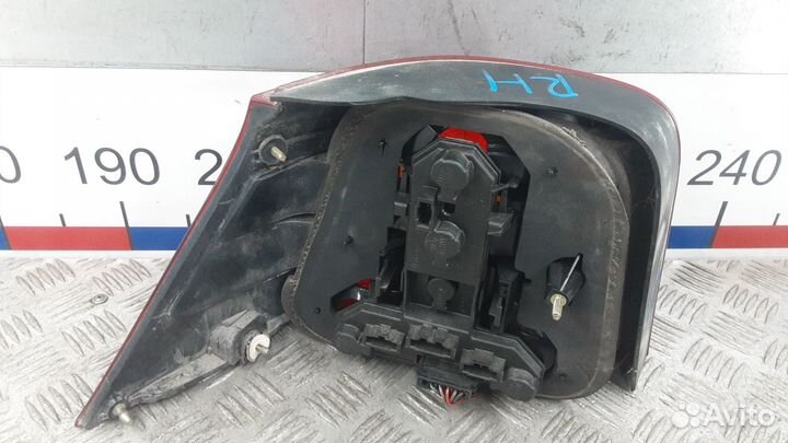 Фонарь задний правый на Volkswagen Golf 4