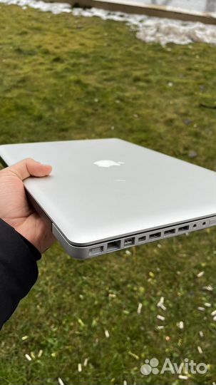 Apple macbook pro 17 2011