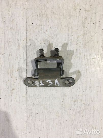 Петля крышки багажника toyota corolla 120 1.6 мт х