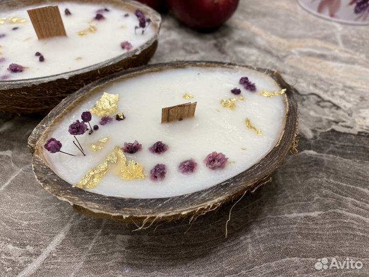 Свеча в кокосе изкокосового воска