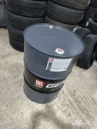 Lukoil Genesis Armortech 5w-30 SL 5w-30