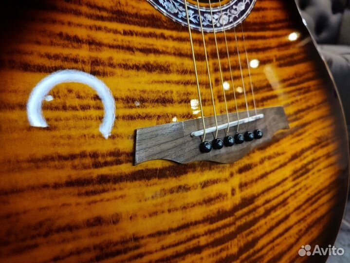 Акустическая Гитара (красное дерево)