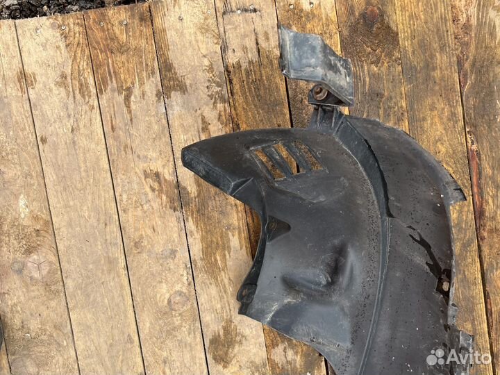 Подкрылок передний левый Ford Fusion