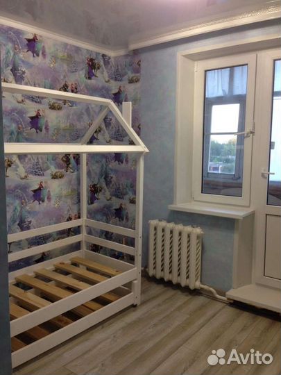 Детская кровать с домиком