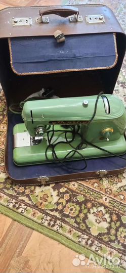 Швейная машина 