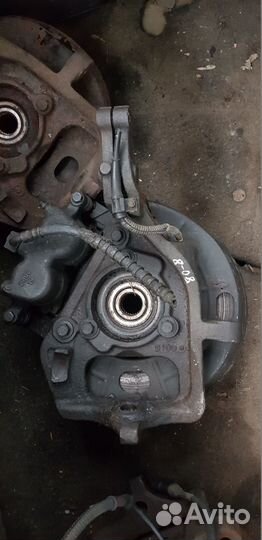 Кулаки поворотные передние Ford Explorer 2