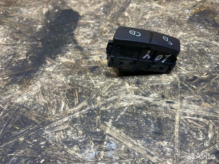 Кнопка центрального замка Mercedes-Benz C-Class