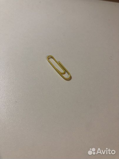 Скрепка желтая