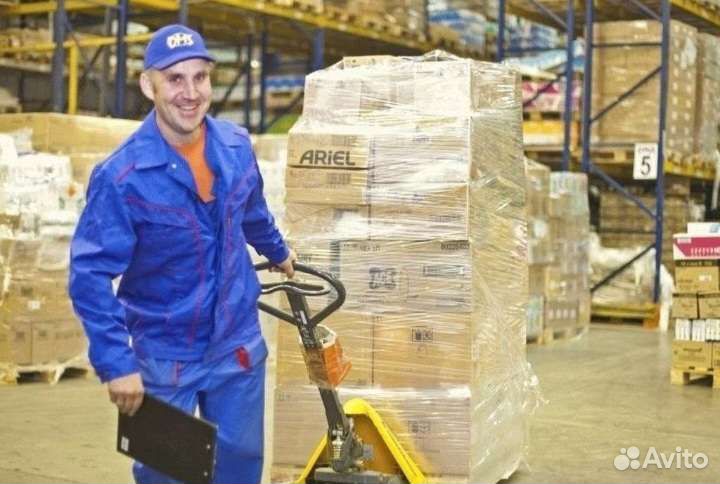 Грузчик, умеющий ездить на погрузчике