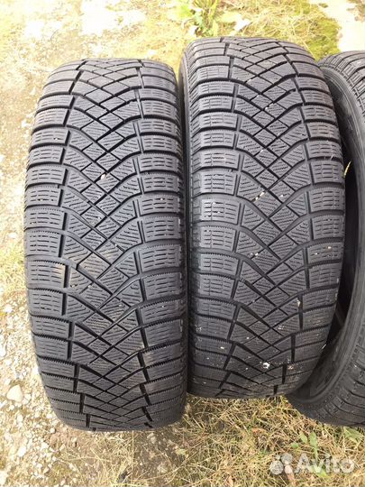 Pirelli Ice Zero FR 215/65 R17