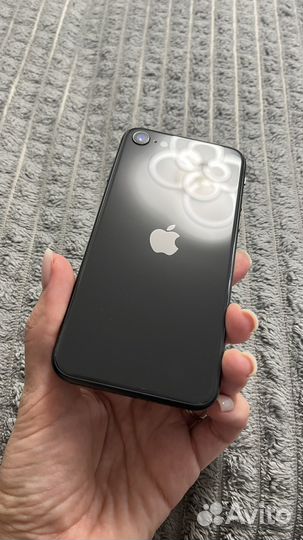 iPhone SE, 64 ГБ