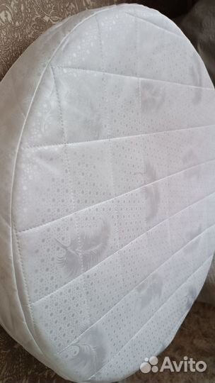 Матрац круглый,простыни,наматрасник.Все на резинке