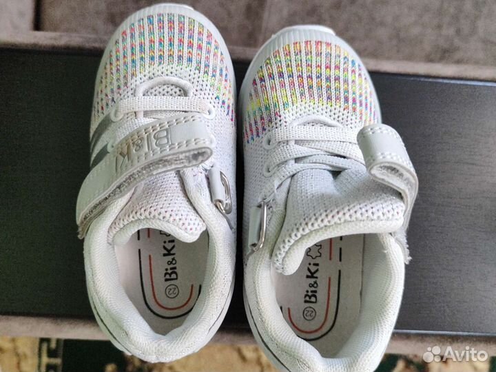 Кроссовки для девочки 22 размер новые