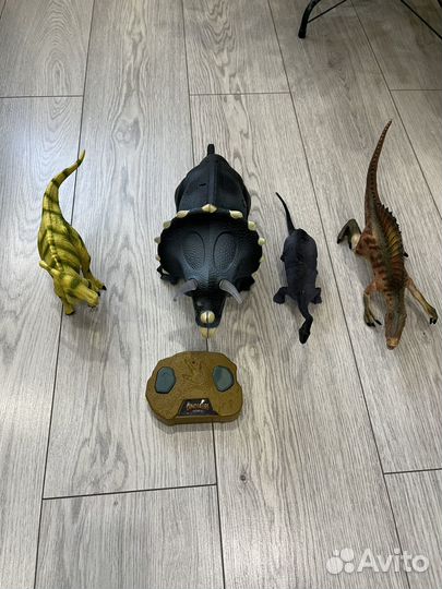 Динозавры игрушки