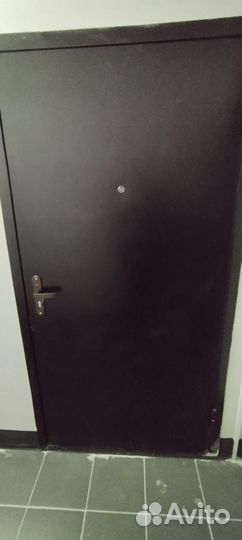 Дверь входная металлическая от застройщика