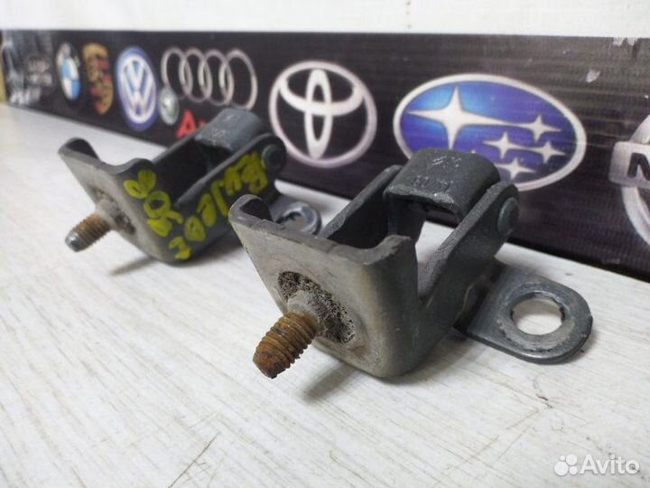 Петля двери багажника Peugeot 308 2009