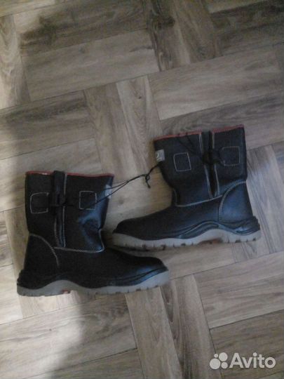 Два комплекта рабочей одежды и обуви