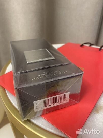 Tom Ford oud wood парфюм