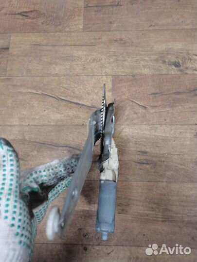 Электростеклоподъемник R Toyota Avensis